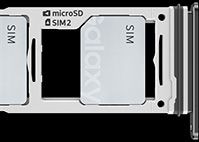De bovenste helft van de Galaxy S10 plus in de liggende modus vanaf de voorkant gezien met de hybride SIM-lade uitgeworpen en twee SIM-kaarten op hun plaats.