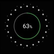 Vue arrière du Galaxy S10 plu, posé à plat et incliné à 45 degrés. À mesure que vous faites défiler la page, un Galaxy S10 plus apparaît sur le premier Galaxy S10 plus et l’icône de chargement s’affiche pour illustrer la fonctionnalité de chargement sans fil PowerShare. Vous continuez à faire défiler la page et une montre Galaxy Watch Active apparaît sur le Galaxy S10 plus pour être rechargée à son tour.