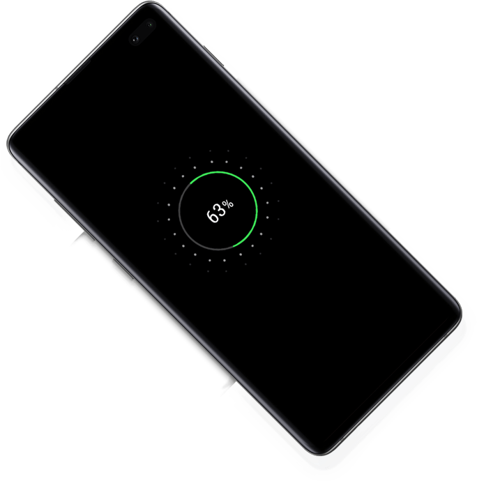 Vue arrière du Galaxy S10 plu, posé à plat et incliné à 45 degrés. À mesure que vous faites défiler la page, un Galaxy S10 plus apparaît sur le premier Galaxy S10 plus et l’icône de chargement s’affiche pour illustrer la fonctionnalité de chargement sans fil PowerShare. Vous continuez à faire défiler la page et une montre Galaxy Watch Active apparaît sur le Galaxy S10 plus pour être rechargée à son tour.