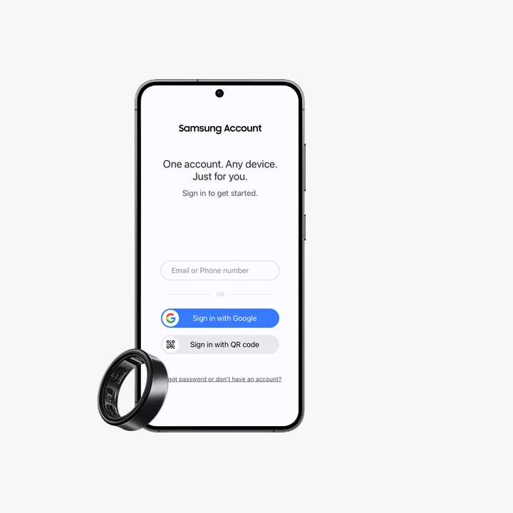 Виждаме смартфон Samsung Galaxy и страницата за влизане в акаунт на Samsung. От ляво на смартфона има леко наклонен Galaxy Ring.