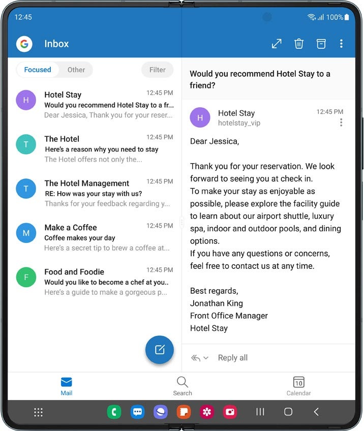 Image d'un Galaxy Z Fold4 déplié avec l'écran principal affichant Microsoft Outlook en mode Multi-fenêtres. Le mode Multi-fenêtres de voir la Boîte de réception et le menu en même temps que le contenu d'un mail.