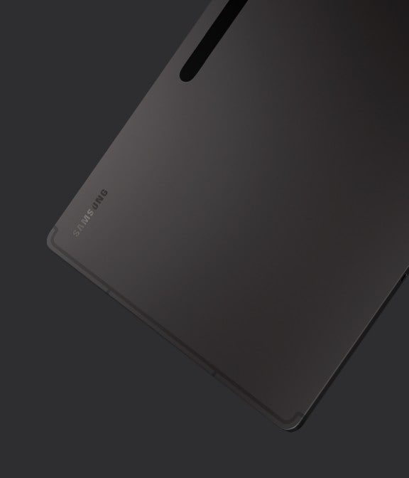 Galaxy Tab S8 Ultra con acabado en graphite vista desde la parte posterior y ligeramente lateral para mostrar el diseño delgado.