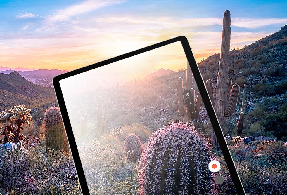 Una Galaxy Tab S9 Ultra que muestra rayos de luz solar a pantalla completa sobre una montaña capturada por su cámara y el resplandor se reduce gradualmente para mostrar una imagen más nítida gracias a Vision Booster.