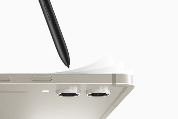 Un dispositivo de la serie Galaxy Tab S9 está apoyado horizontalmente con el lateral y la parte posterior visibles y el S Pen apuntando a la pantalla. La pantalla de notas se muestra como capas similares a papel sobre la pantalla del dispositivo.