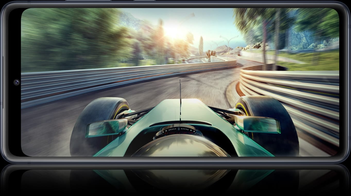 Galaxy S20 FE con la escena de un juego en la pantalla para mostrar los detalles de los juegos con velocidades LTE y de Wi-Fi 6.
