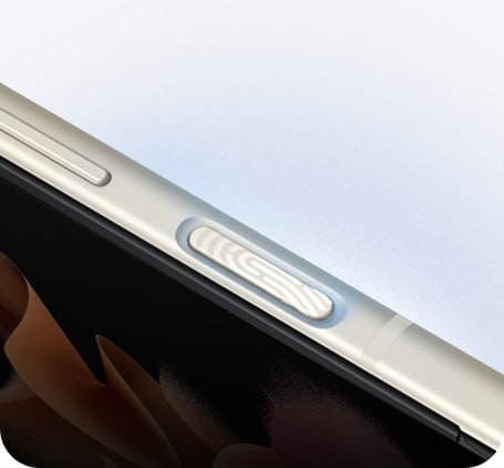 Los nuevos Samsung Galaxy Z Flip3 | Fold3 tienen lector de huella lateral, no importa si tienes puesto tu barbijo lo importante es que puedes desbloquear tu celular, la imagen muestra el botón lateral dónde puedes desbloquear el celular.
