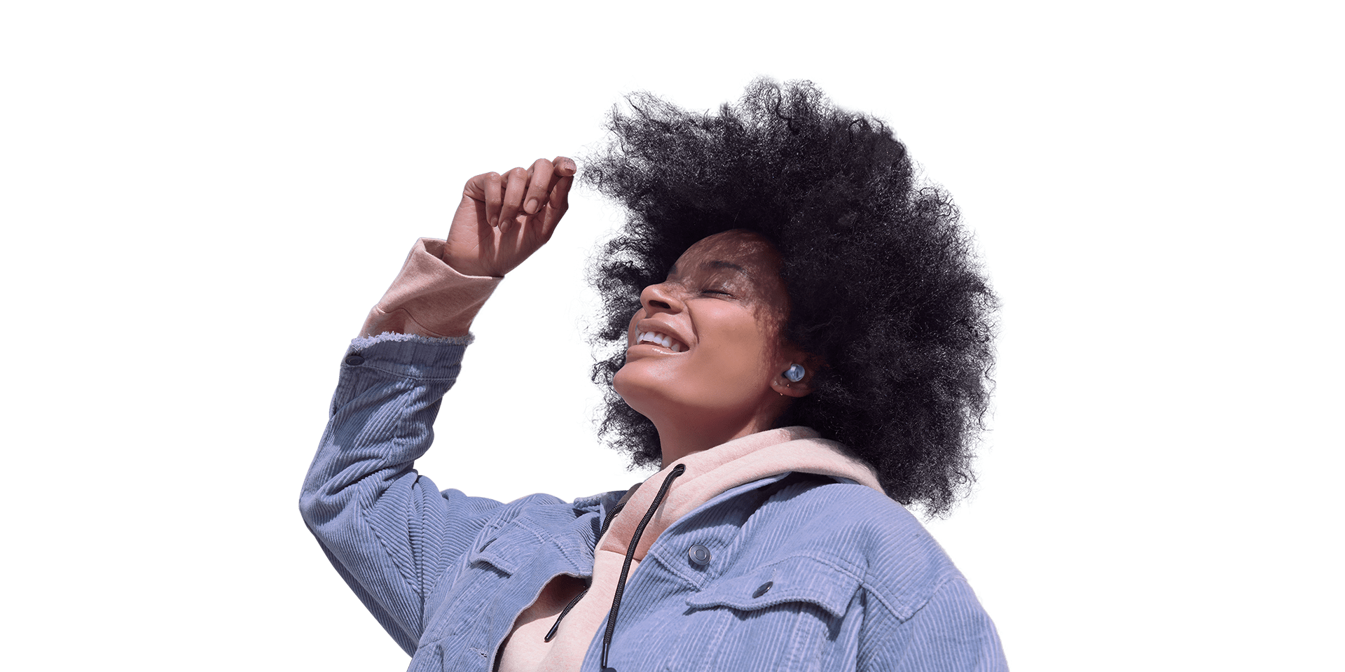 Una mujer que lleva Galaxy Buds Pro. Está bailando y claramente disfruta de la música que está escuchando. Aparecen anillos a su alrededor, expandiéndose hasta que el sonido de fondo se bloquea, para representar el bloqueo de ruido que aplica la ANC Inteligente.