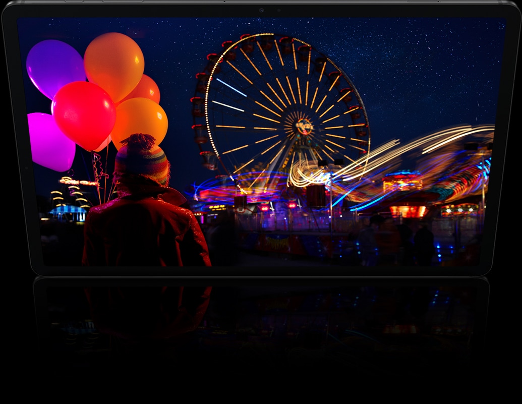 When watching movies on a vast Super AMOLED display, you get clear and vivid picture even in dark scenes. Fireworks extend beyond the screen to show how content comes to life.