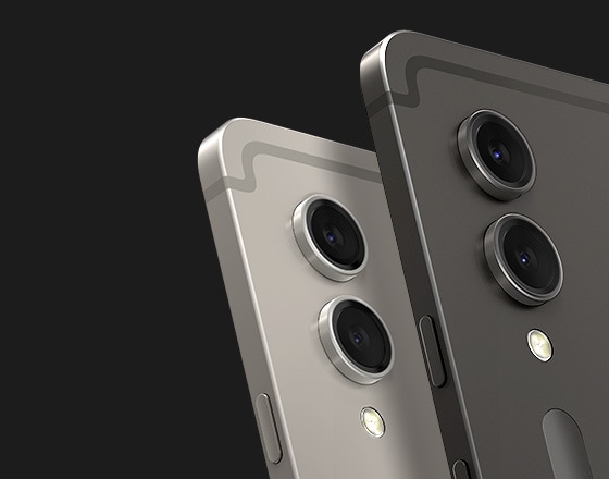 Close-up of two Galaxy Tab S9+ Ultra's camera system on the back in Beige and Graphite, showcasing the floating camera design with a 8MP Main Ultra Wide and 13MP Main Wide.