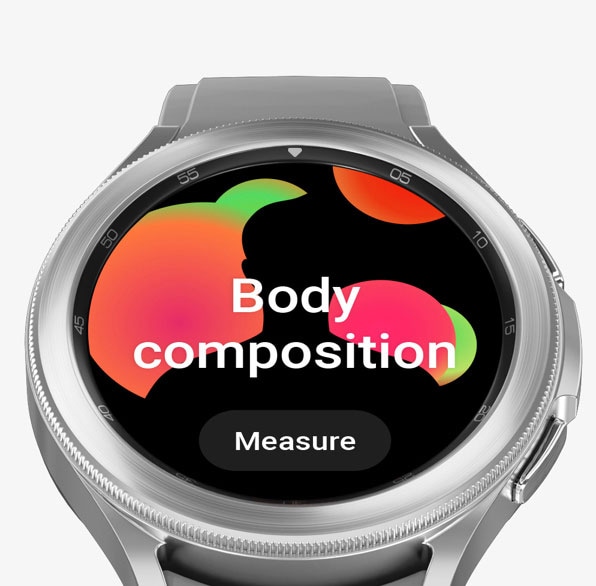 La parte frontal de la esfera del reloj del Galaxy Watch4 Classic se muestra con la función de composición corporal activada, a la espera de la medición de BIA.