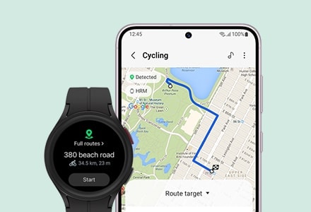 Un Galaxy Watch5 Pro en Black Titanium muestra la pantalla de inicio de un objetivo de ruta. La información incluye la dirección y la distancia. Al lado, la pantalla de un smartphone muestra el objetivo de ruta mediante Google Maps.