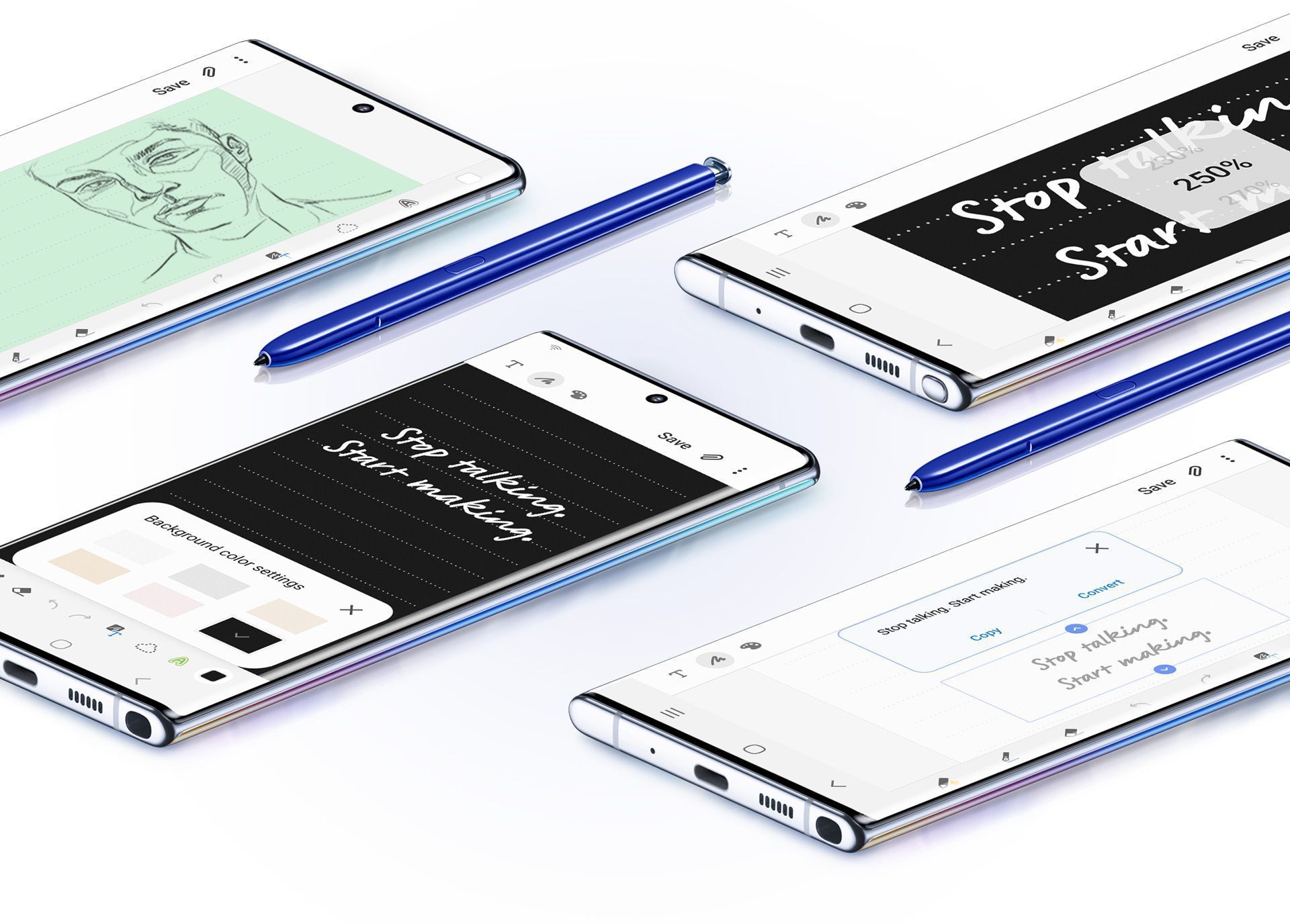 Vetämällä näet neljä Galaxy Note10 plus -puhelinta näyttö ylöspäin, näytöillä näkyy eri tapoja käyttää Samsung Notes -sovellusta, kuvassa on myös kaksi sinistä S Pen -kynää. Yhden näytöllä näkyy piirros kasvoista, toisen näytöllä tekstin vientitoiminto, seuraavan näytöllä muistiinpanoja ja zoomaustoiminto sen päällä, viimeisessä puhelimessa näkyy kirjoitusta ja taustavärin asetusvalikko