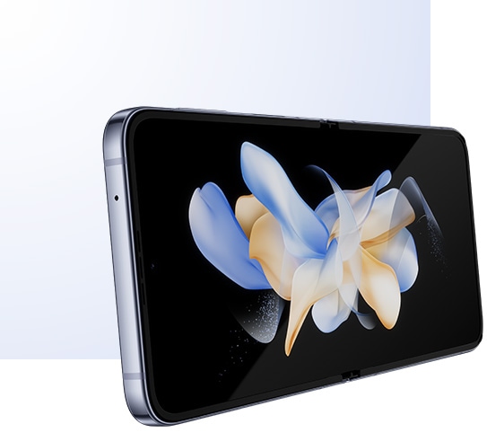 Un Galaxy Z Flip4 Bleu déplié vu à un angle qui montre son côté supérieur et l’écran principal. Son écran principal comporte un fond d’écran coloré semblable à un ruban.