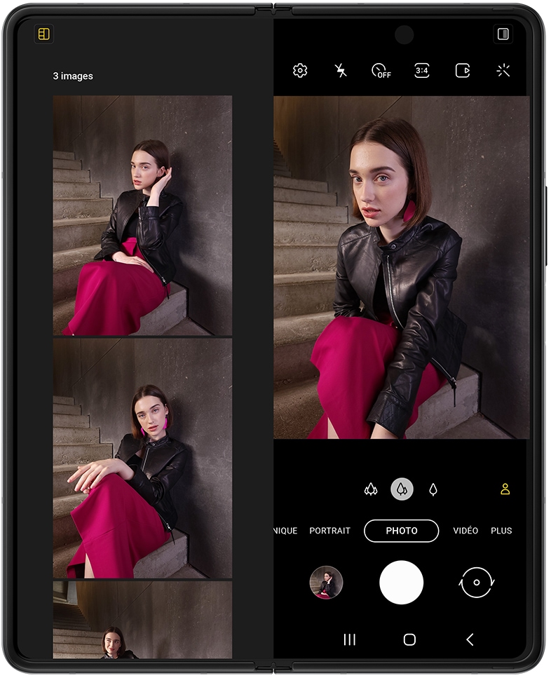 Une femme assise dans des escaliers. Une autre pose apparaît, puis une autre. Les photos flottent au-dessus du Galaxy Z Fold3 5G déplié. Elles se mettent en place sur l’écran dans le mode Vue de capture de l’application Appareil photo. Le compteur dit 2 photos. L’obturateur se déclenche et une autre photo est prise sur le Galaxy Z Fold3 5G. Les photos se déplacent à nouveau pour montrer la vue agrandie des photos qui viennent d’être prises. Le compteur indique maintenant 3 photos.