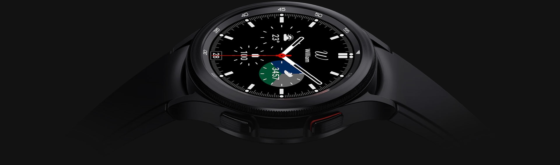 Lice crnoga Galaxy Watch4 Classic sata okrenuto je prema gore i prikazuje vrijeme.