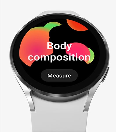 A Galaxy Watch 4 óraszámlapjának elülső részén be van kapcsolva a Testösszetétel funkció, mérésre várva.