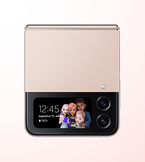 Egy összehajtott Rózsaarany Galaxy Z Flip4, fedlapi kijelzőjének óralapján személyre szabott AR-emojikkal.