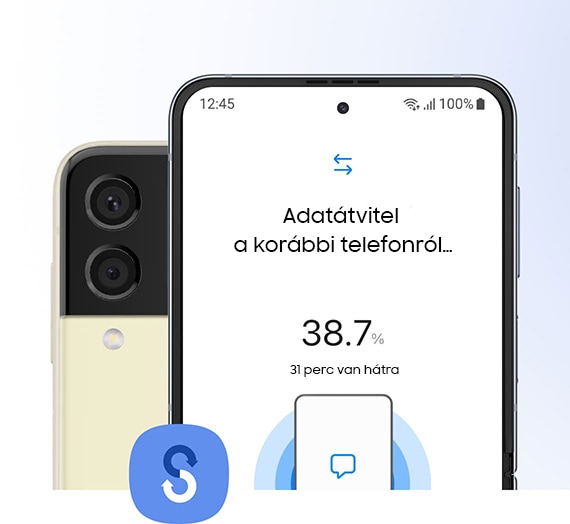 Egy régebbi összecsukható készülék hátulnézetből, valamint egy nyitott Galaxy Z Flip4, amelynek a főképernyőjét látjuk. A két telefon egymásnak dől, középen a Smart Switch ikonnal. A Galaxy Z Flip4 készüléken futó Smart Switch alkalmazásról leolvasható, hogy a régi készülék adatainak átmozgatása épp folyamatban van.