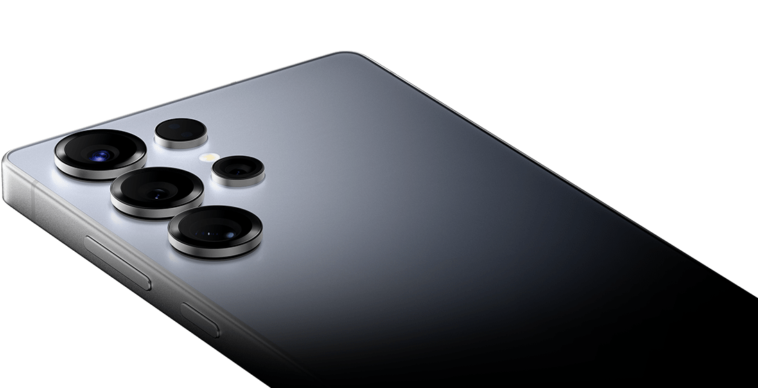 Samsung Galaxy S25 Ultra dengan ProVisual Engine pada kamera belakang