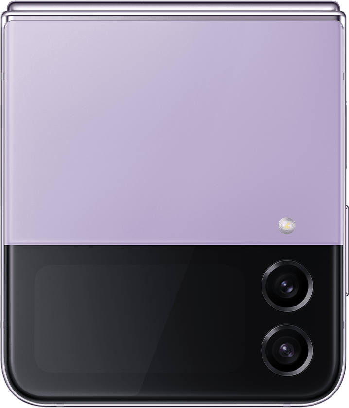 Tangkap foto selfie dengan Cover Depan Samsung Flip4. Kamera Samsung Z Flip 4 mode FlexCam hadir untuk kualitas selfie maksimal Anda.