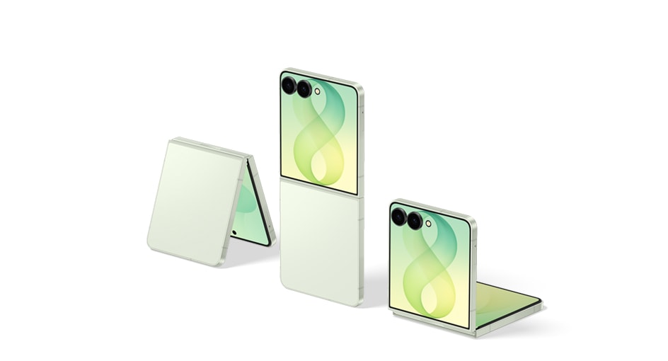 Tiga Samsung Galaxy Z Flip8 di Mint berbaris. Satu Galaxy Z Flip8 terlipat sebagian, disandarkan terbalik menunjukkan kembali. Satu terbuka berdiri di tepi bawah menunjukkan layar sampul dan belakang. Satu di FlexMode yang menampilkan layar sampul.