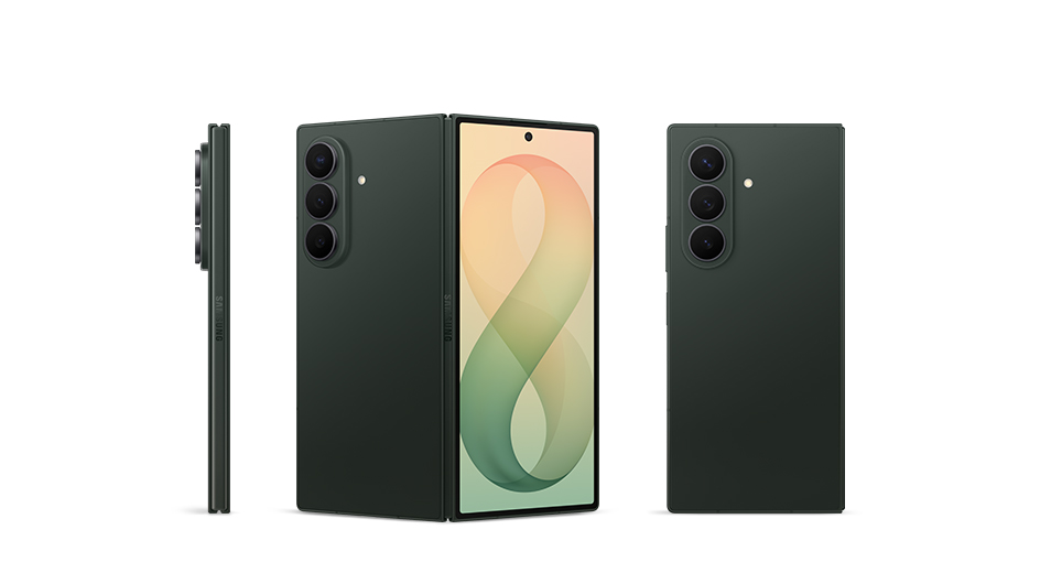 Tiga Samsung Galaxy Z Fold8 Ultra dalam Bayangan Hijau berdiri. Satu Galaxy Z Fold8 Ultra dilipat dari samping menunjukkan profil ramping. Satu terbuka menunjukkan layar sampul dari belakang. Satu dilipat dari belakang.