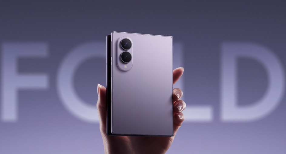 Samsung Galaxy Z Fold8 Lavender terbuka dan terlipat