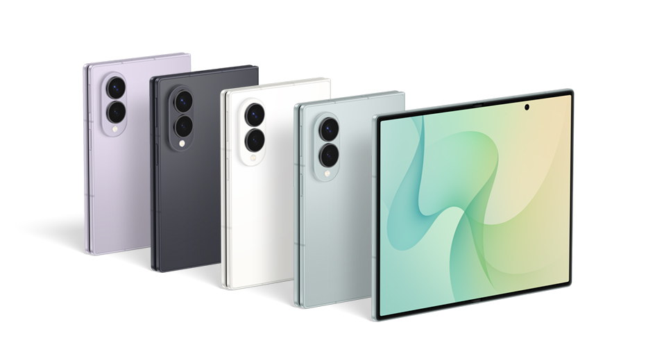 Empat Samsung Galaxy Z Fold8 dalam Lavender, Graphite, Cream dan Pistachio, dilipat, berdiri, dilihat dari belakang dengan kamera. Satu Galaxy Z Fold8 di Pistachio dibuka dan berdiri, menampilkan layar utama.