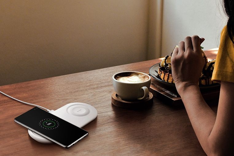 Samsung Galaxy S10e, S10 and S10+ - Charging on Wireless Charger Duo Pad