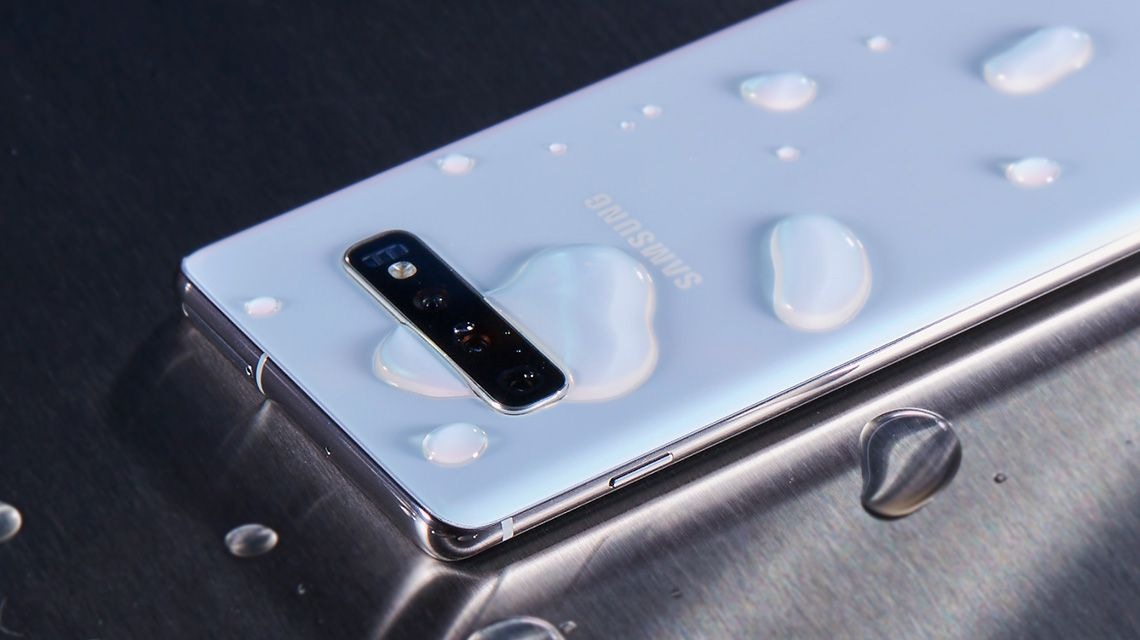 Samsung Galaxy S10e, S10 and S10+ - Front Angle With Water Resistant Feature