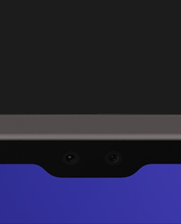 وێنەیەکی نزیک لە سیستەمی کامێڕای پێشەوەی Galaxy Tab S9 Ultra، کە کامێڕای گۆشە فراوانی 12 مێگاپیکسڵی و کامێڕای گۆشە زۆر فراوانی 12 مێگاپیکسڵی پێشەوە پیشان دەدات.