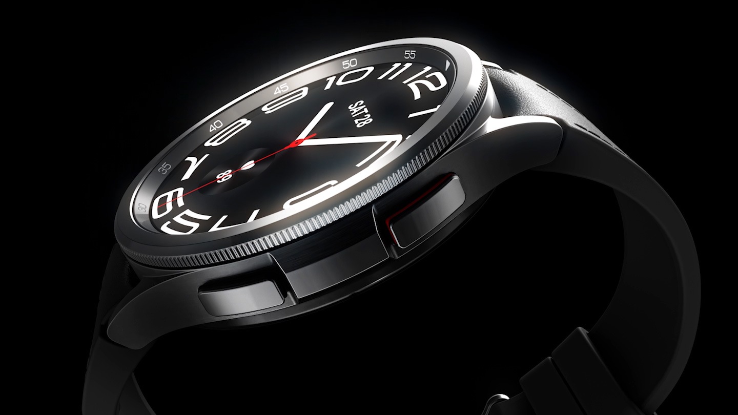Galaxy Watch6 Classic دەبینرێت کە زیاتر دەسووڕێتەوە تا ئەوەی بە شێوەی ڕاست بوەستێت لەگەڵ تیشکێکی ڕووناکی کە بەسەر چوارچێوە سووڕاوەکەیدا دەڕوات.