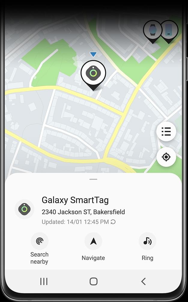 Galaxy S21 Ultra 5G از جلو با صفحه نمایش Galaxy SmartTag GUI دیده می شود.