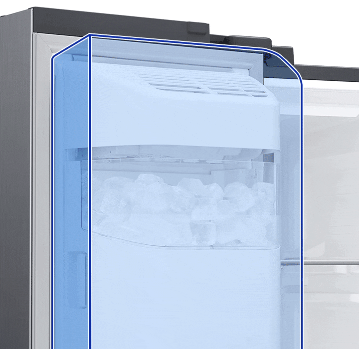 IJs wordt gemaakt in de indoor ijsmachine die zich bovenaan de linkerdeur van de RS8000NC bevindt.