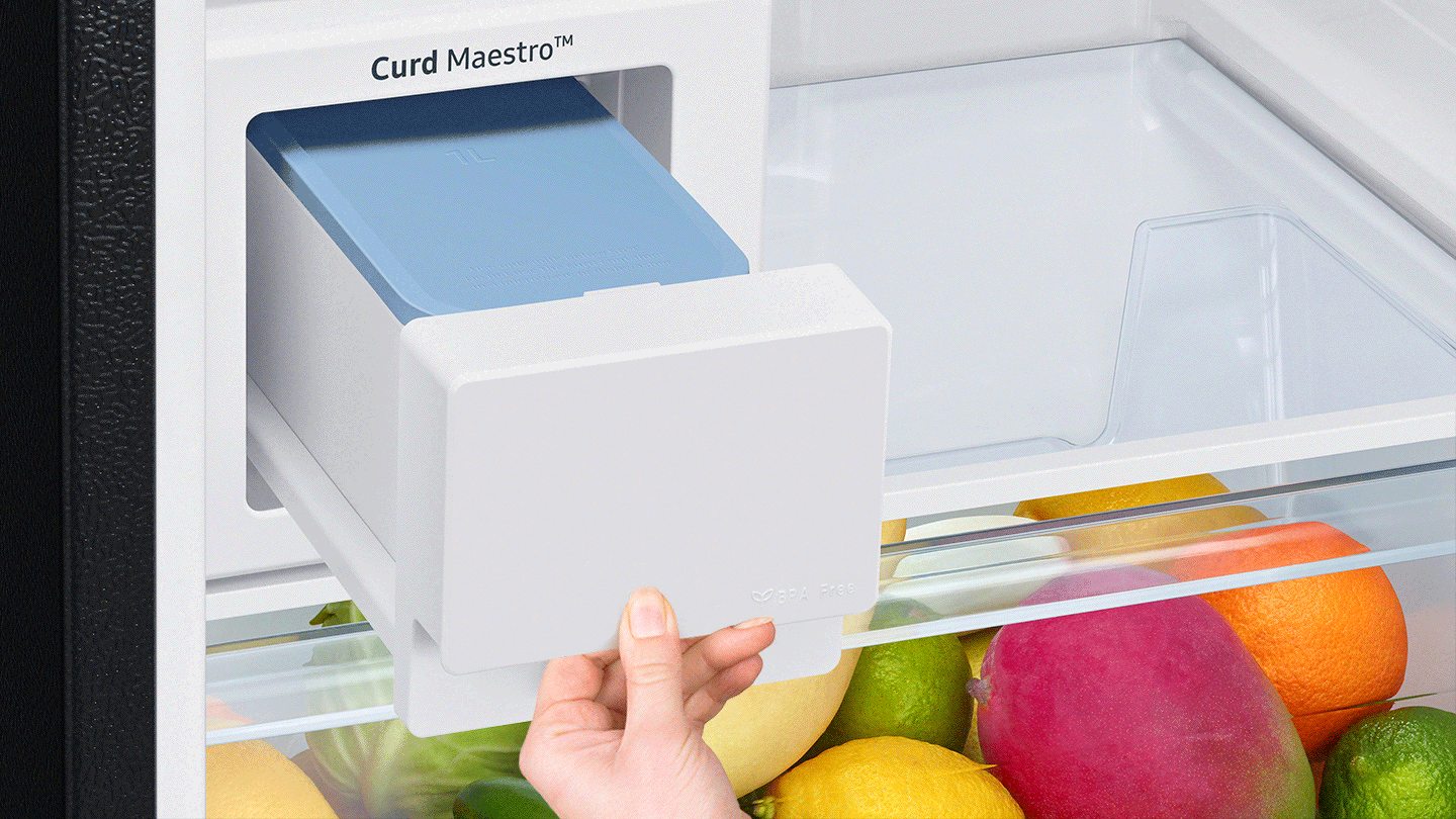 The Curd Maestro™ drawer in the RR2000TH makes tasty curd. When you open the drawer, there is a blue lid. Lid disappears and you can see the curd completed underneath it.