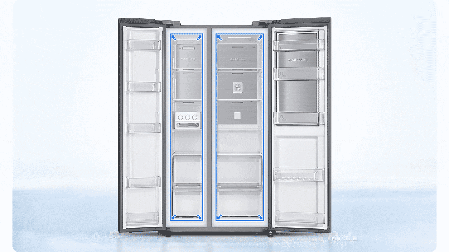 A fridge with nothing inside has all its doors open. Blue arrows outline the center column, which expands briefly to demonstrate capacity.