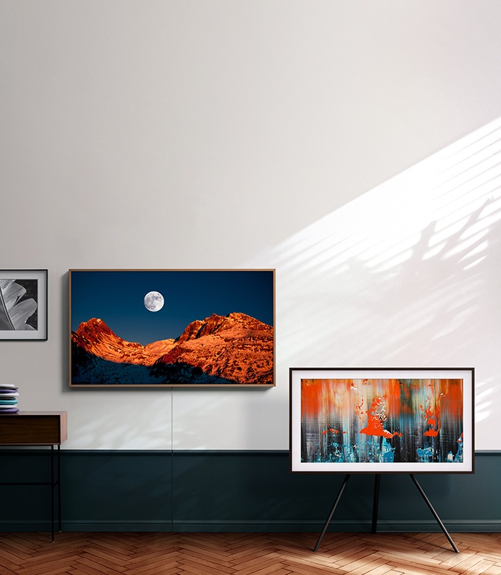 Salon Avec Smart Tv Sur La Table Et Audio Haut-parleur