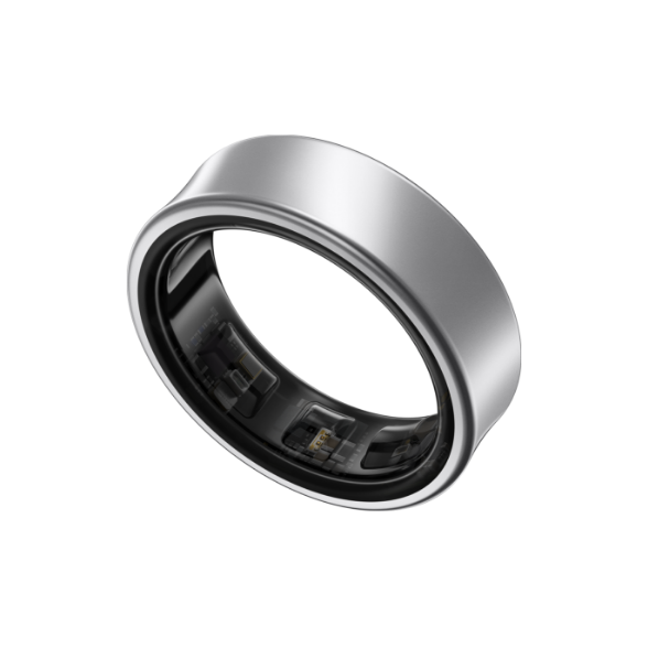 A slightly tilted Galaxy Ring in Titanium Silver can be seen. A closed Charging Case with Galaxy Ring in Titanium Silver in place can be seen.