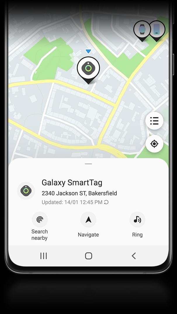 Le Galaxy S21 Ultra 5G vu de face avec l’application Galaxy SmartThings à l’écran, représentant une personne à la recherche de son objet perdu équipé d’un Galaxy SmartTag.