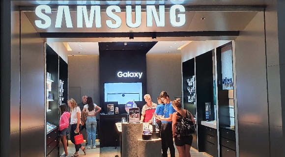 Samsung sneaker store best sale downtown