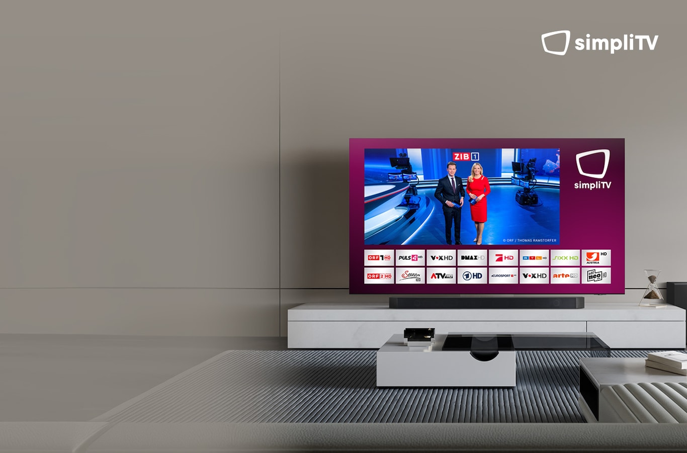 Logo von "simpliTV" auf einem TV-Gerät