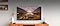 Qonaq otağının mərkəzində divardan asılmış böyük Samsung TV-də təbiətin heyrətamiz təsviri göstərilir. Onun aşağısında TV altlığı və müxtəlif interyer dekorasiyaları var. 
