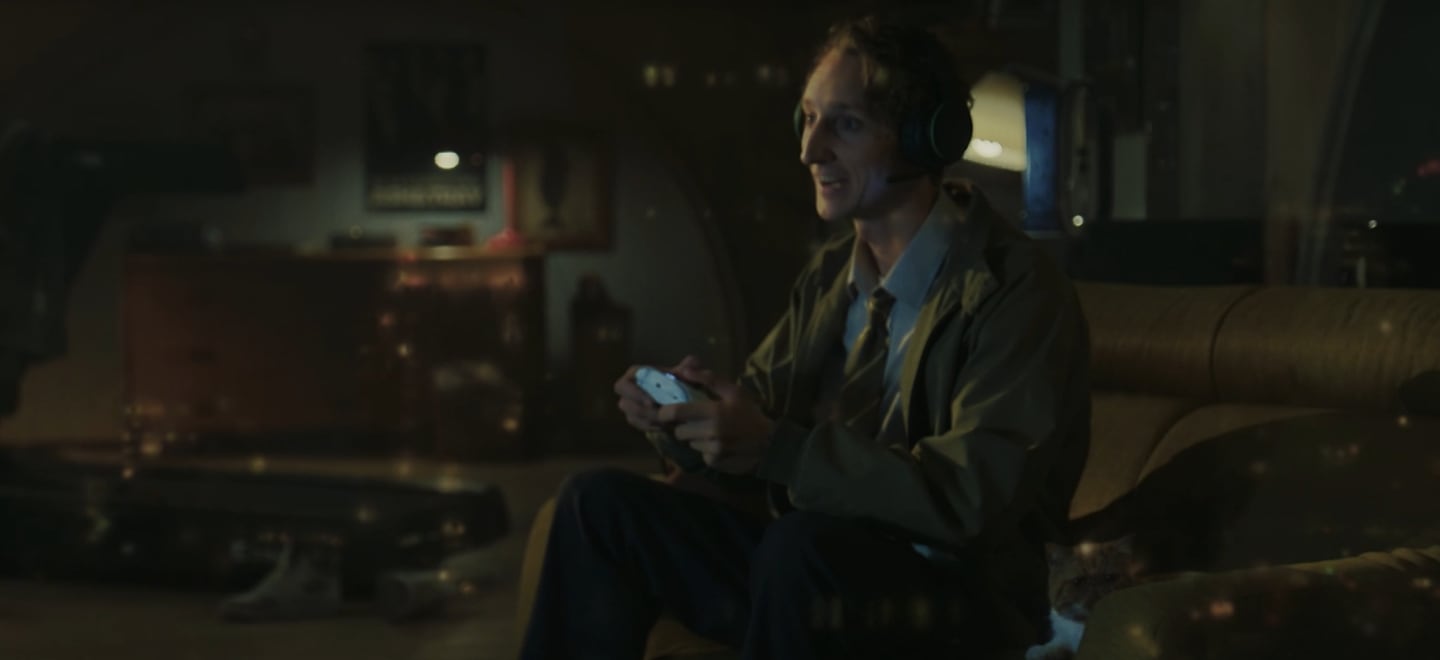 Icônes pour Xbox, Nvidia GeForce Now, Utomik et Boosteroid. Une manette de jeu est placée sur le côté.