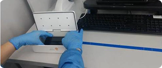 Aparelho de sanitização para higienizar smartphones e tablets