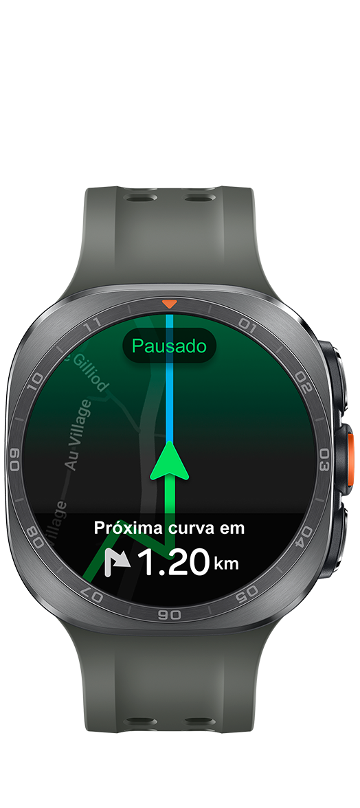 Galaxy Watch Ultra2 Titânio Prata com Pulseira Marine Verde, mostrado de frente, exibindo navegação GPS na tela com orientação em tempo real em uma rota GPX. A navegação está pausada, com o texto Próxima curva em 1,20 km.