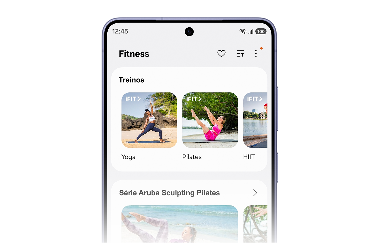 Na tela do Galaxy S26, o iFIT está aberto exibindo diferentes opções de treino, incluindo ioga, pilates e HIIT.