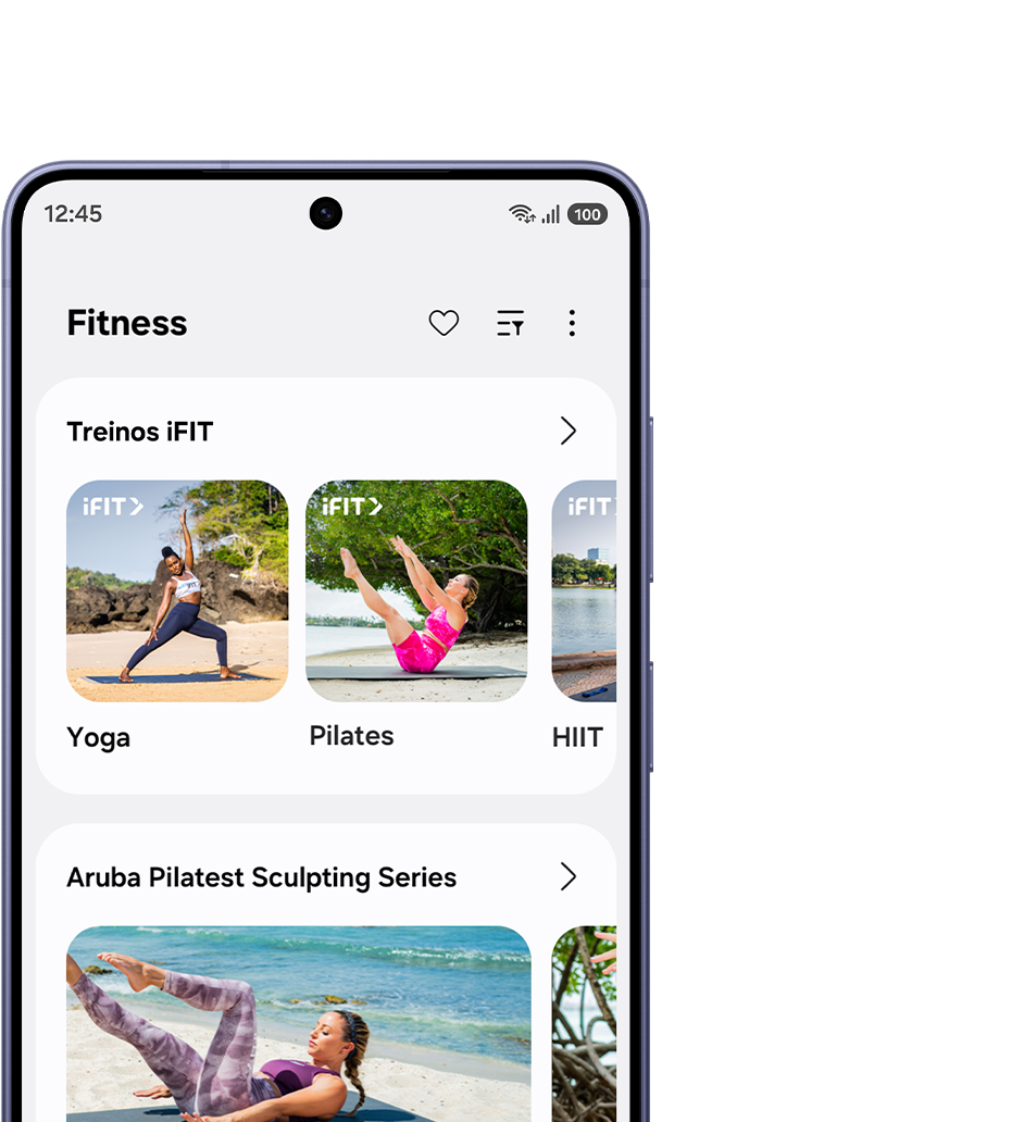 Galaxy S26 com iFIT na tela, mostrando vários exercícios guiados, incluindo Pilates, HIIT e Sculpting Series.