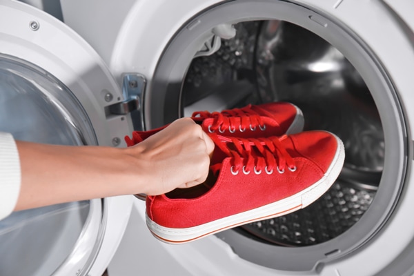 Can you wash tennis shoes or sneakers in your Samsung washer? | Samsung  Canada