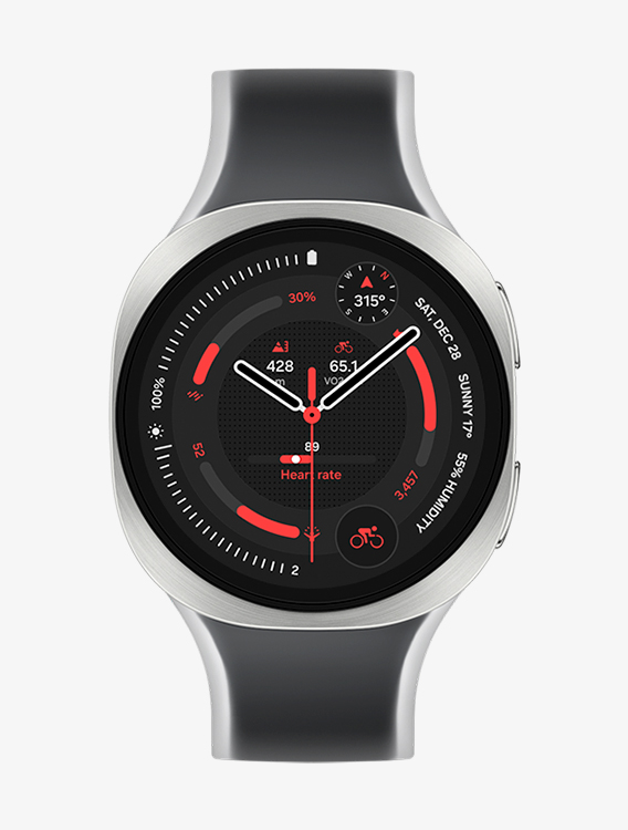 Une vue avant et une vue en gros plan de la montre Galaxy Watch9 avec un bracelet Misty en noir, affichant un cadran de montre d’entraînement pour le cyclisme.