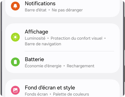 Menu des paramètres sur un téléphone Samsung Galaxy affichant l’option Affichage.